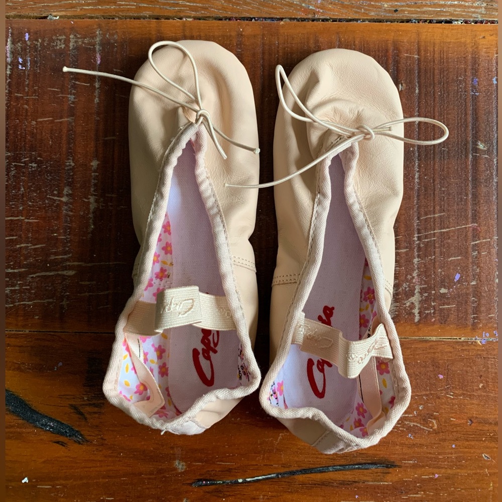 Capezio Ballet Shoes. Size 1N. Daisy Color.